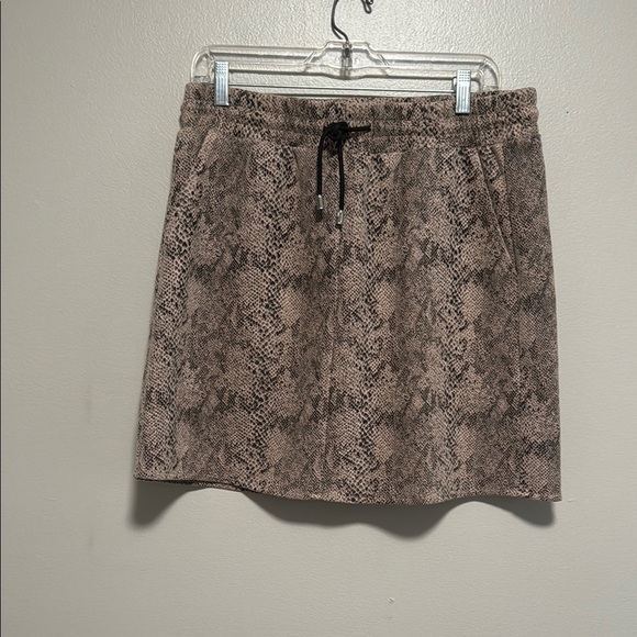 Stylish Snake Print Skirt - Picture 1 of 4